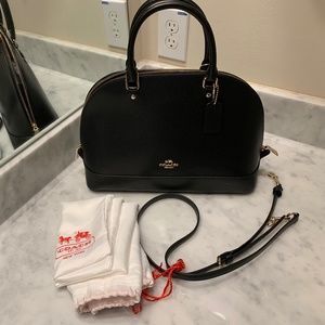 New black coach hand bag